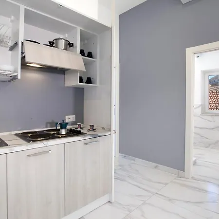 Piazza Tasso Max 1 *