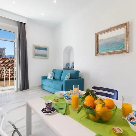 Piazza Tasso Max 1 דירה *