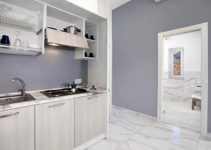 Piazza Tasso Max 1 *